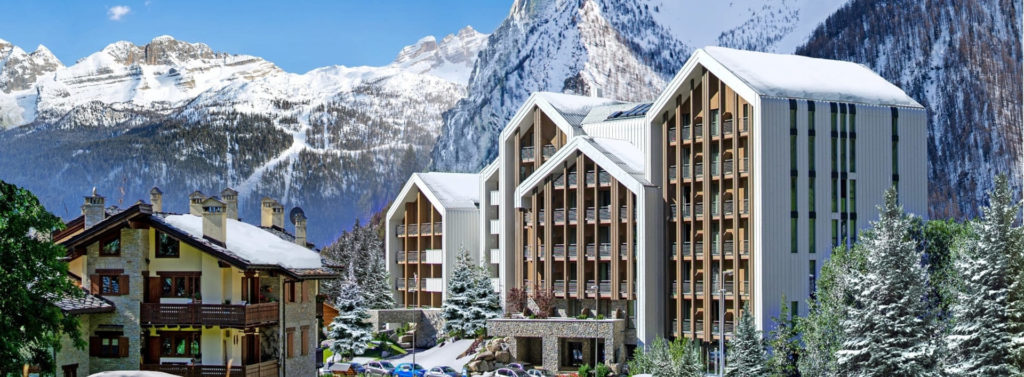 Valle d'Aosta -Th Resort Courmayeur - da 394 Euro

Il TH Courmayeur sorge nel cuore della Valle d’Aosta, ai piedi della montagna più alta d’Europa. La struttura si trova ad Entreves, un luogo fiabesco, dove il tempo sembra essersi fermato e dove sì possono ammirare panorami spettacolari.