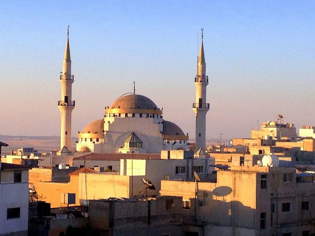 Settimane individuali da 1.420 Euro 
La Giordania offre numerose testimonianze di quelle che sono state le prime civiltà dell’uomo: Petra, l’antica città dei Nabatei, Jerash, la Pompei d’Oriente, il Monte Nebo, il luogo in cui Mosè ebbe la visione della Terra Promessa, senza dimenticare il deserto del Wadi Rum, che ha tanto incantato Lawrence d’Arabia. E se a tutto questo aggiungiamo che è anche uno dei Paesi più ospitali al mondo, sarà quasi impossibile non godere di una straordinaria vacanza in questi luoghi incantati.