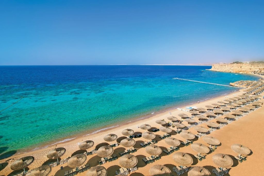 SHARM EL SHEIKH REEF OASIS BEACH RESORT - da 731 Euro 
L’estate tutto l’anno, il sole che brilla sul mare ricco di storia, colori e tesori. Per chi ama nuotare, fare sport, escursioni e divertirsi in ogni modo, questo è il luogo ideale. Su una delle più belle spiagge della costa di Sharm El Sheikh, sorge il Veraclub Reef Oasis Beach Resort, in una posizione incantevole, su un mare bellissimo e caldo, con fondali corallini e pesci di tutti colori: un vero e proprio paradiso per chi ama le immersioni subacquee.