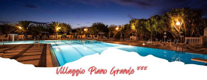 Villaggio Piano Grande ***  - Vieste da 361 Euro 
 In uno dei più suggestivi paesaggi del Gargano, in prossimità della Foresta Umbra e poco distante dalle spiagge di Vieste, Villaggio Piano Grande è situato nel tratto di costa che và da Vieste a Peschici. Dista 5 km dal centro di Vieste e 12 km da Peschici. . Immerso nel verde di uliveti secolari e piante mediterranee dista tra i 300 ed i 700 metri dal mare. Mare adatto ai  bambini  con  fondale  sabbioso  dolcemente  digradante.