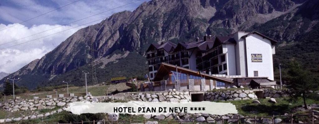 Hotel Piandineve 4* - Passo del Tonale
TESSERA CLUB INCLUSA - da 138 Euro 

La struttura, parzialmente rimodernata di recente negli arredi, risulta essere semplice ma accogliente e funzionale con tutti i comfort che un hotel di montagna può offrire. Sorge a Passo del Tonale a mt 1800 fra il Parco dell’Adamello-Brenta e il Parco Nazionale dello Stelvio e a 200 mt dalle piste sciistiche dell'Adamello e a circa mt 500, dal piccolo centro abitato.
